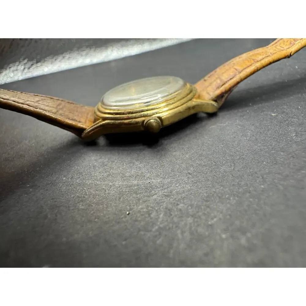 Vintage Fossil Collection Quartz Retro-Age Watch Gold Tone Brown Leather Strap